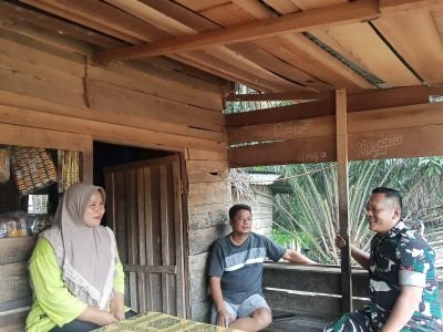 Melalui Komsos, Babinsa Ajak Warga Tingkatkan Keamanan Lingkungan