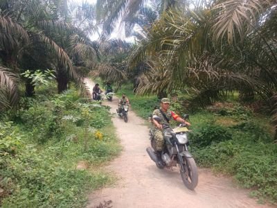 Meski Diguyur Hujan Deras, Babinsa Koramil 06/Cerenti Tetap Gencar Patroli Karhutla.