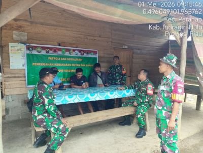 Meski Musim Hujan, Koramil 05/Peranap Tetap Gencar Patroli Karhutla dan Sosialisasi ke Warga