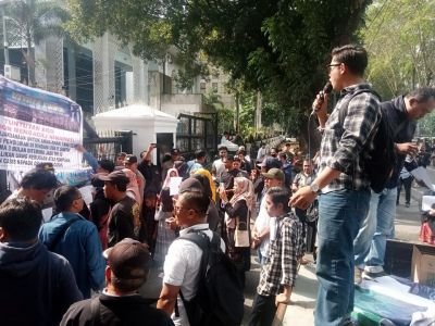 Orangtua CASIS Korban Penipuan Nina Wati Masuk TNI AD Gelar Aksi Demo, Tuntut Keadilan !!