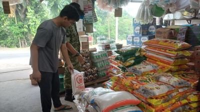 Pastikan Stok Bahan Pokok Tetap Tersedia, Babinsa Koramil 06/Cerenti Pantau Stabilitas Harga