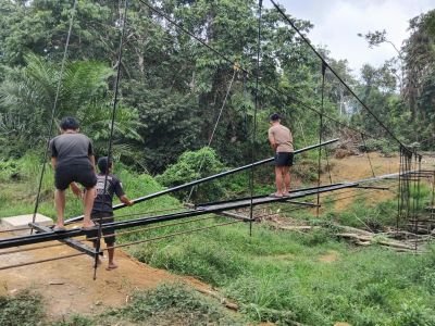 Pembangunan Jembatan Gantung Talang Perigi Berlanjut, Pekerja Pasang Besi Hollow