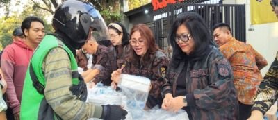 pengurus-pusat-kbpp-polri-bagikan-takjil-kepada-masyarakat-wujud-kepedulian-di-bulan-ramadhan