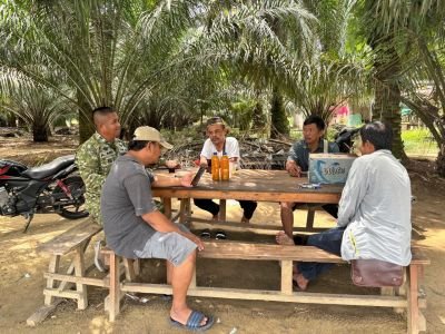 Pererat Kebersamaan, Babinsa Komsos Dengan Masyarakat