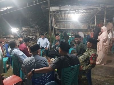 Pererat Silaturahmi dengan Warga, Babinsa Tangkerang Labuai Takziah ke Rumah Duka Tokoh Masyarakat