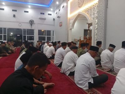 Perkuat Sinergi dan Kerukunan, Babinsa Labuh Baru Barat Monitoring Gerakan Salat Subuh Berjamaah