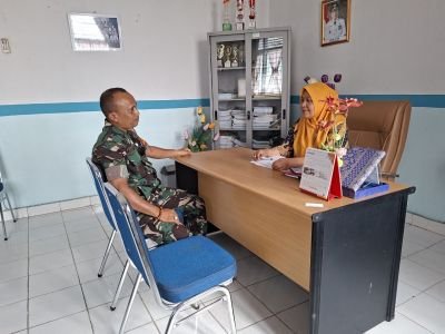 Perkuat Sinergi Kesehatan, Babinsa Koramil 08/TDN Temui Kepala Puskesmas Ujungbatu yang Baru