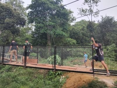 Progres Nyaris Rampung, Jembatan Gantung Talang Perigi Lanjutkan Pemasangan Papan Lantai