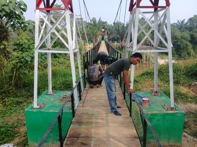 Progress Jembatan Perintis Garuda: Pagar dan Lantai Rampung Lanjut Pengecatan Lantai