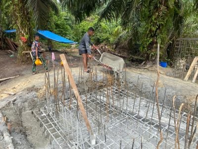 Satgas Kodim 0302/Inhu Kebut Cor Angkur Jembatan Garuda Kuansing
