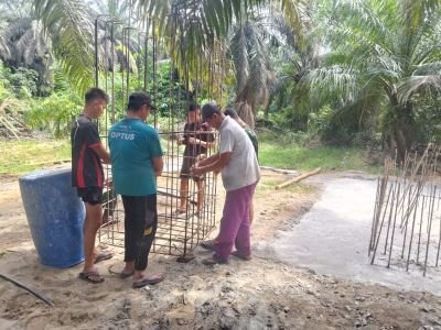 Satgas Kodim 0302/Inhu Pacu Perakitan Besi Pondasi Pilon Jembatan Garuda Sukaraja
