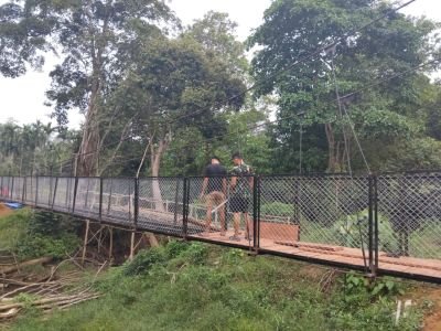 Selangkah Lagi Menuju Rampung, Pemasangan Papan Jembatan Gantung Talang Perigi Terus Dikebut