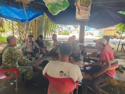 SEMBARI MELAKSANAKAN KOMSOS,BABINSA SOSIALISASIKAN PENERIMAAN PENDAFTARAN BINTARA  DAN TAMTAMA TNI A