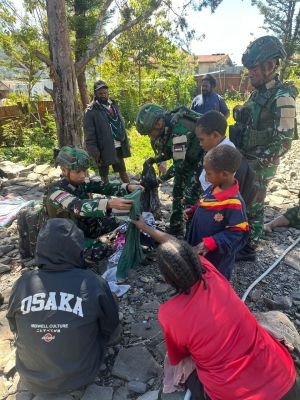 Sentuhan Hangat Satgas Yonif 136: Dari Anjangsana di Pangaleme, Harapan Nyata untuk Warga Papua