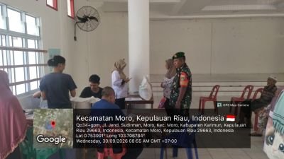 Sertu Guslim Dampingi Pembagian Beras, Pastikan Warga Tertib Terima Bantuan