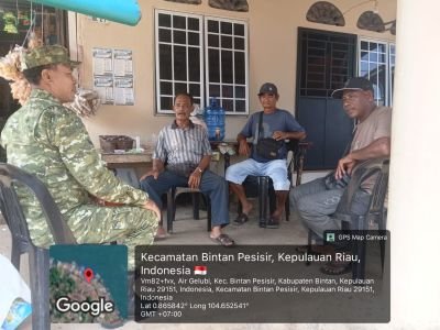 Sertu Ruksin Himbau Warga Desa Kelong Perkuat Jaga Keamanan Lingkungan
