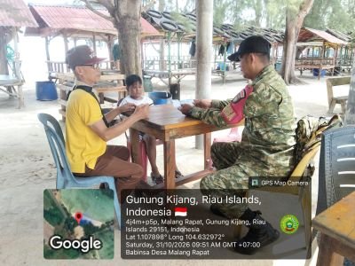 Sertu?Kismawan Himbau Pengunjung Pantai Kampung Keling Waspada Keamanan Berenang dan Perubahan Cuaca