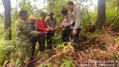 Sinergi Jaga Hutan, Babinsa Koptu Rahmadi Bersama Manggala Agni Cek Sumber Air di Tandun