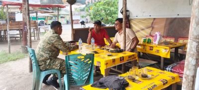 Terus Jaga Hubungan Baik, Babinsa Koramil 08/KM Laksanakan Komsos Bersama Warga